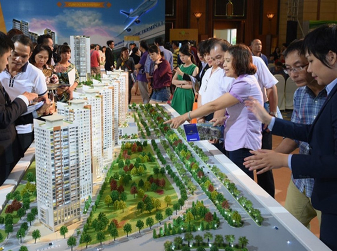 May rủi khi quyết định mở sàn bất động sản